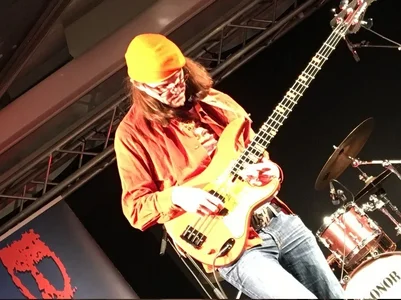 schepper vertieft bei feel the bass 2017 .webp