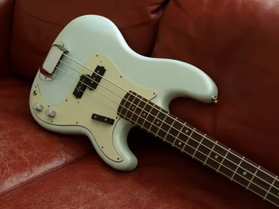 Fender Nate Mendel Refin 04.webp