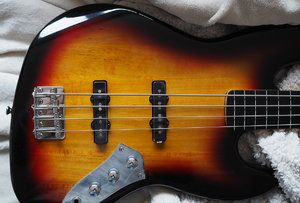 mm-squier-4.jpg mm-squier-4.jpg