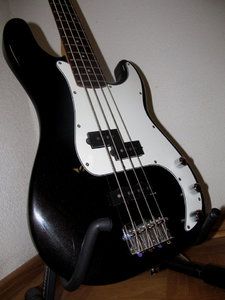 Squier_Preci_05.jpg