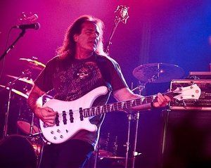 dave meros bass.jpg dave meros bass.jpg