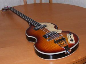 johnson-guitars-beatles-bass-67928.jpg