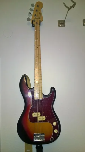 musima p-bass creme.webp