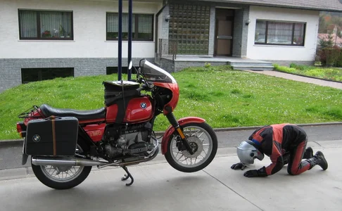 BMW_100.000_b.webp BMW_100.000_b.webp