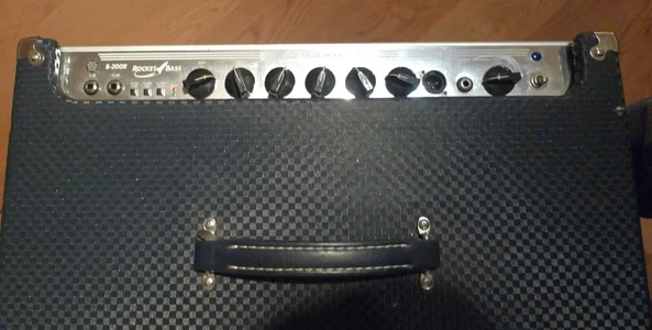 Ampeg_Rocket_200_panel.webp