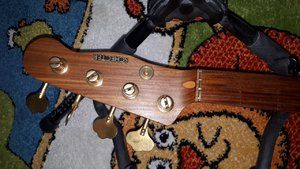 Schecter Hals Front.jpg Schecter Hals Front.jpg
