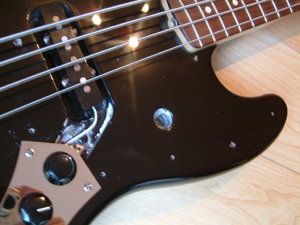 Fender US Jazzhole.jpg