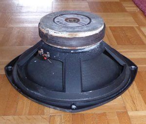 speaker_oben.jpg speaker_oben.jpg