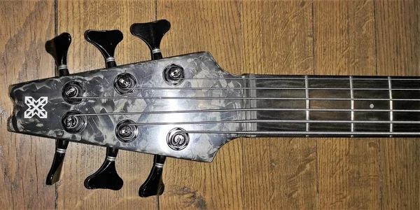 Modulus Graphite Quantum 6 EMG + Aguilar (10).webp