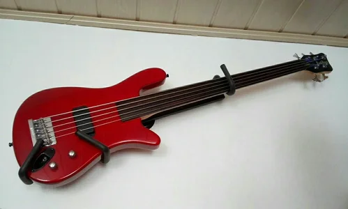 Warwick Bass 01.webp