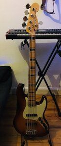 FENDER AMERICAN ELITE JAZZ BASS® V