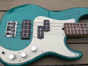 Fender American Deluxe Precision Bass