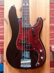 Fender Squier Precision  -  Eva Gardner Signature