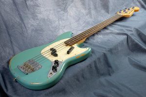 Fender_Mustang_JMJ_komplett_Korpus.jpg