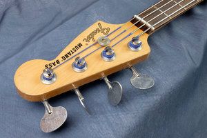 Fender_Mustang_JMJ_Kopf_vorne.jpg Fender_Mustang_JMJ_Kopf_vorne.jpg