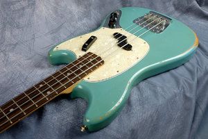 Fender_Mustang_JMJ_Korpus_oben.jpg Fender_Mustang_JMJ_Korpus_oben.jpg