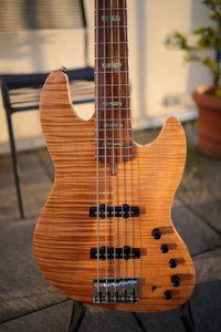 Sire V10-2.jpg Sire V10-2.jpg