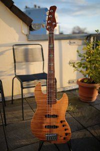 Sire V10.jpg Sire V10.jpg