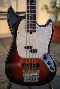Fender Mustang Bass-2.jpg Fender Mustang Bass-2.jpg