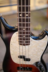 Fender Mustang Bass-5.jpg Fender Mustang Bass-5.jpg