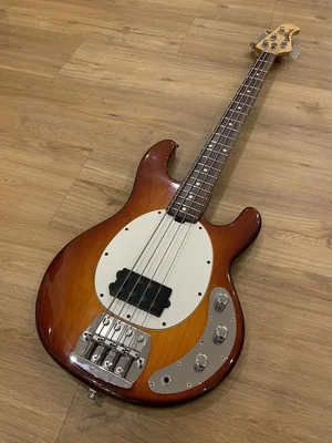 Ernie Ball Musicman Stingray (2eq, 1993, ash/rosewood, honeyburst)
