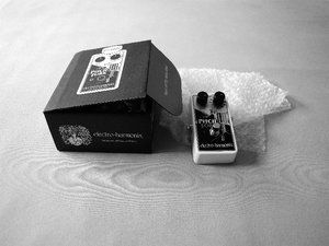 EHX-Pitchfork-mit-Verpackung.JPG EHX-Pitchfork-mit-Verpackung.JPG