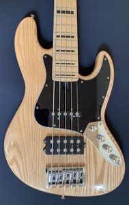 Maruszczyk Elwood C 5-Saiter, aktiv Glockenklang, Delano PickupsIch bin dabei meinen "Bassfuhrpark"