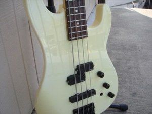 [SUCHE] Charvel B2 o.ä.