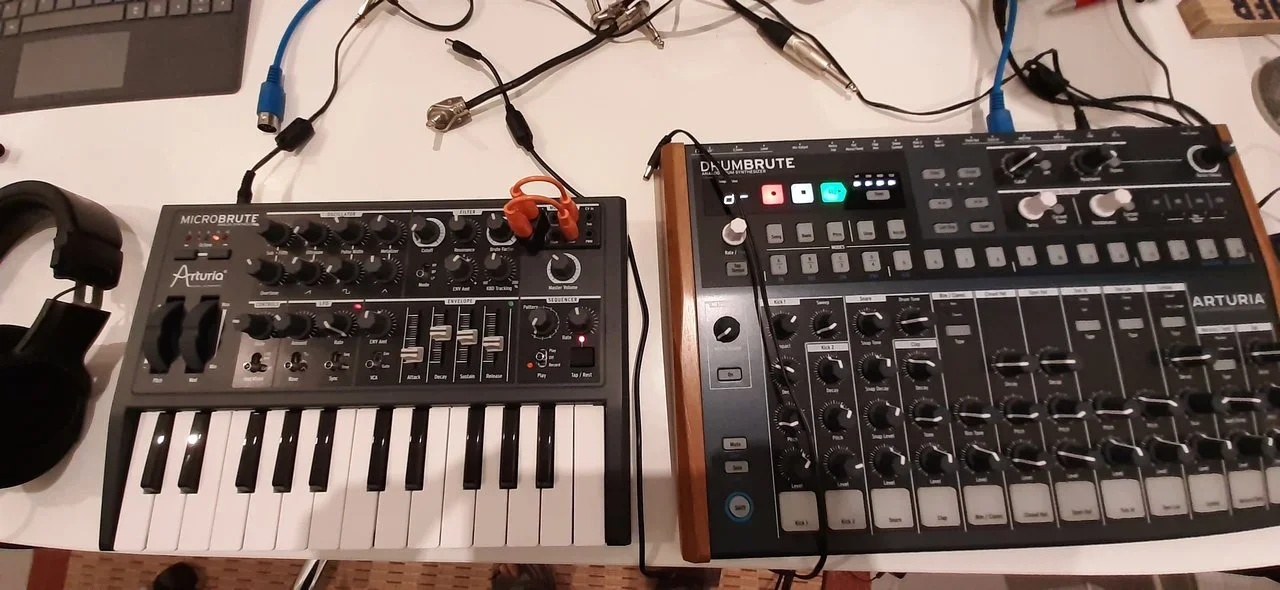 Arturia Drumbrute und Microbrute Analog Synthesizer
