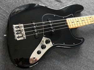Bass 02.jpg Bass 02.jpg