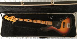 Fender Jazz FK In Original HSC orig. Tuners & knobs - 2.jpg