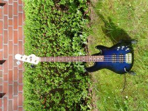 G&amp;L Tribute L-2000 kompr. 01 .jpg