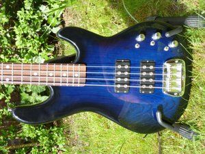 G&amp;L Tribute L-2000 kompr. 02.jpg