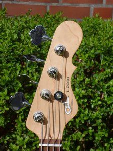 G&amp;L Tribute L-2000 kompr. 03.JPG