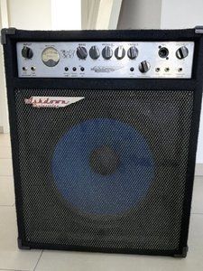 Ashdown MAG 300 Bass- Verstärker