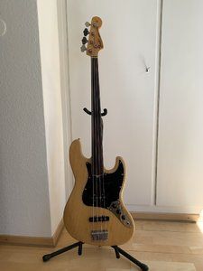 Fender Jazz Bass fretless