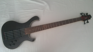 Cort T35 Bass 5-Saiter schwarz-bronce-metallic