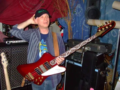 Bernd+60sThunderbirdBass.webp