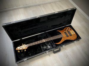 Peavey Cirrus Bass – 5 String & Tiger-Eye Top