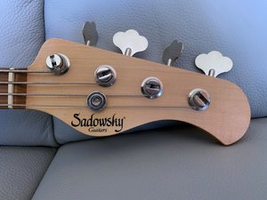 Sadowsky M40472 3.jpg