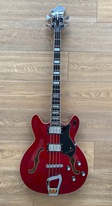 Hagstrom Viking Bass 1.jpeg