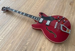 Hagstrom Viking Bass 3.jpeg