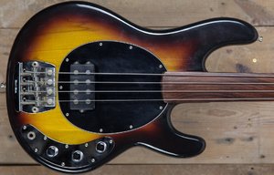 SUCHE: Music Man Stingray fretless