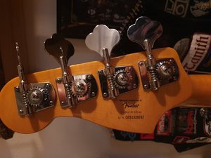 Squier Matt Freeman (vintage white)