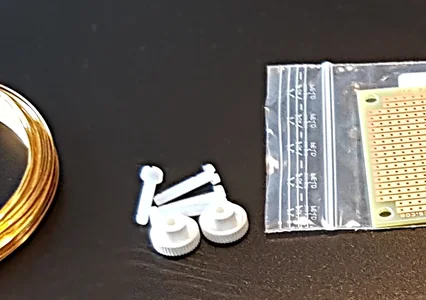 07 Zwei Kunststoff-Rändelmuttern dienen als Montagehilfe.jpg 07 Zwei Kunststoff-Rändelmuttern dienen als Montagehilfe.jpg