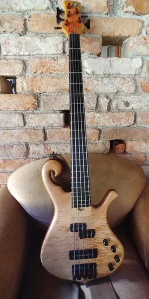 Vychodil PJ front.webp