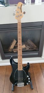 Musicman Sterling 4 string bass black €1100