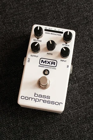 20201021-E-Bass_Pedale-amp-74MXR M87.webp