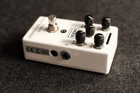 20201021-E-Bass_Pedale-amp-12MXR M87.webp