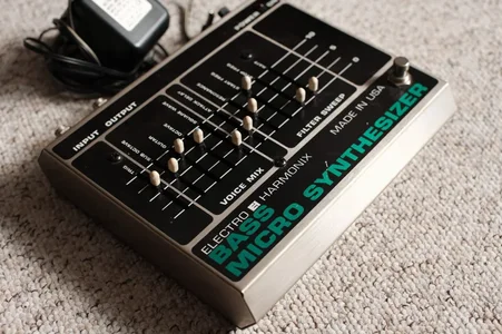 20201021-E-Bass_Pedale-amp-46EHX Bass Synth.webp
